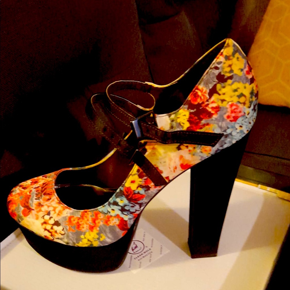 ZigiNY Soho hight rich flowers heels 👠